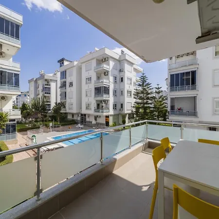 Delightful Flat With Shared Pool In Konyaalti Daire