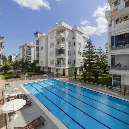 Daire Delightful Flat With Shared Pool In Konyaalti *