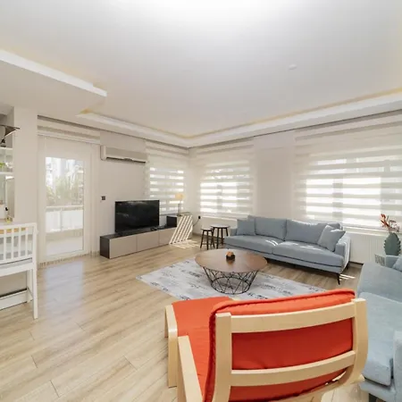 Daire Delightful Flat With Shared Pool In Konyaalti