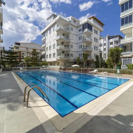 Daire Delightful Flat With Shared Pool In Konyaalti *