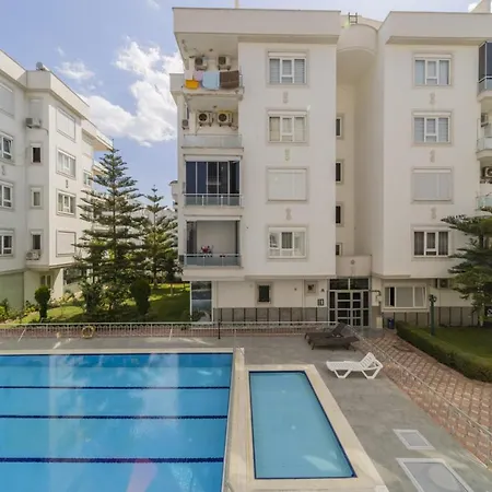 Delightful Flat With Shared Pool In Konyaalti